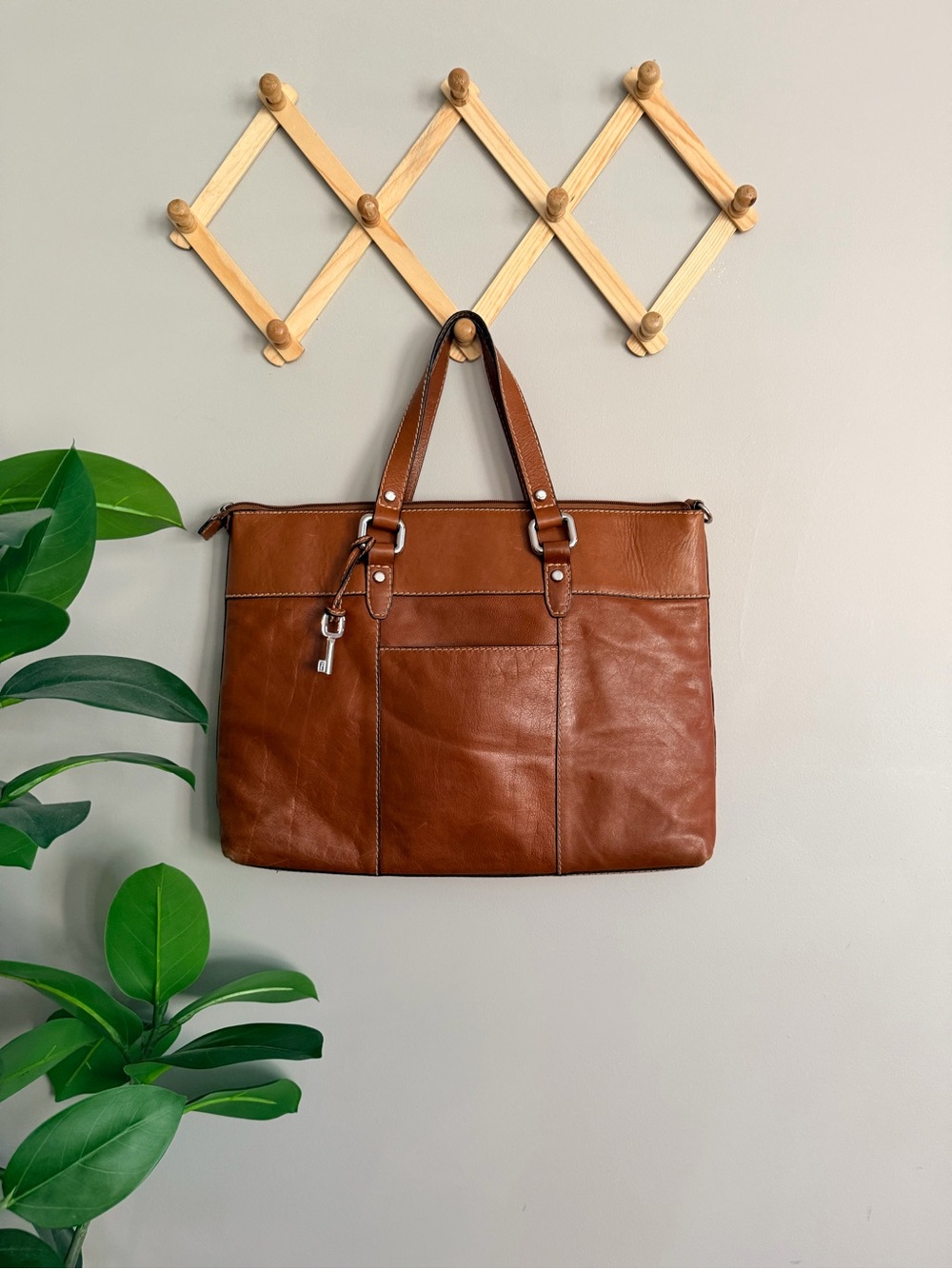 Vintage Fossil Tan Leather Satchel Tote Bag Y2K / Key Charm /  Excellent Cond